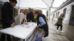Comisiones Obreras recogi ayer firmas en defensa de los servicios pblicos