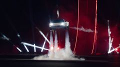 El Tesla Roadster utiliza cohetes de gas fr�o para sostenerse en el aire y ejecutar giros.