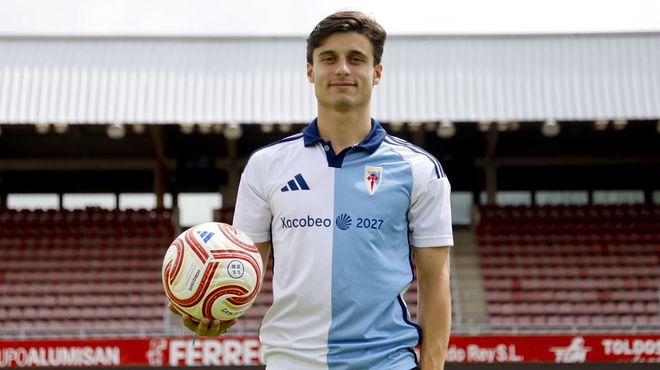 Joaqu�n Goris, tras un entrenamiento de esta semana con la nueva camiseta del Compos.