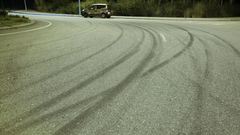 Marcas de frenazos en carreras ilegales en el pol�gono de V�o en el 2016