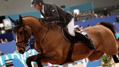 El brit�nico Denis Lynch, sobre su caballo All Star