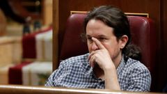 Pablo Iglesias, secretario general de Podemos, durante la intervenci�n de Pedro S�nchez.