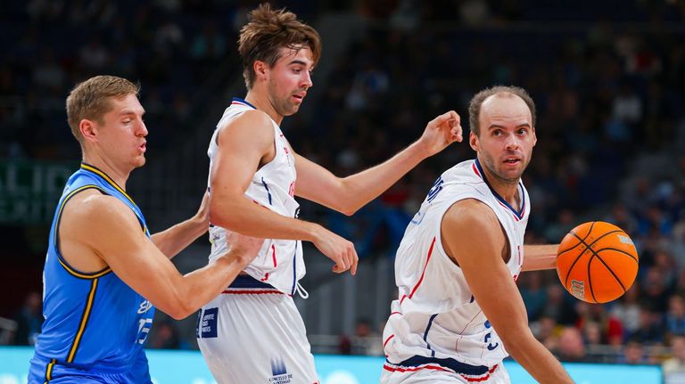 Lance del encuentro entre el Obradoiro y el Estudiantes en octubre.
