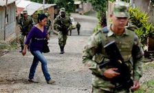 El proceso de paz ocupa el centro del debate electoral (en la foto, una patrulla en Cali). 