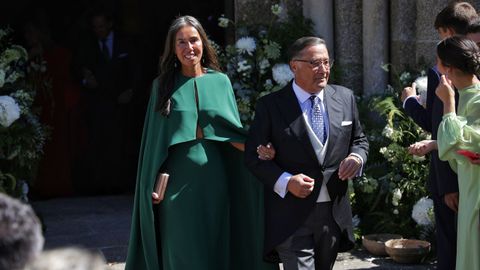 Felipa Jove acompaada de Claudio Gonzlez, padre del novio