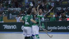 Los jugadores del Liceo, celebrando el cuarto gol ante el Igualada.