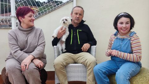 Carmen Rodr�guez Fern�ndez, paciente de BPAN, junto a sus padres