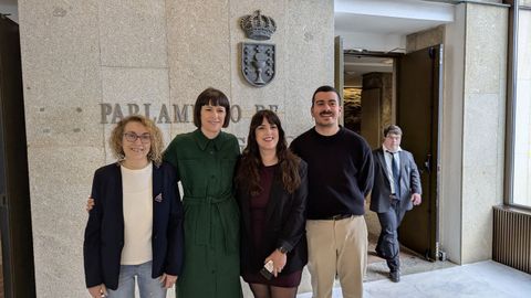 Pontn y Mriam Bermdez, en el centro de la imagen