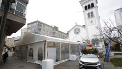 Pista de hielo de A Milagrosa, clausurada por carecer de un permiso el�ctrico