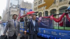 <span lang= gl >O secretario xeral da Emigraci�n, Antonio Rodr�guez Miranda, e o comisario do Xacobeo 2027, Marcos G�mez Rom�n, no desfile en Nova York</span>