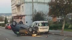 Estado en el que qued� el veh�culo siniestrado en Perl�o, sobre el carril derecho de la avenida de As P�as.