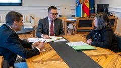 Responsables de Comercio de la Xunta se reunieron con la alcaldesa de Rairiz de Veiga, Asunci�n Morgade.