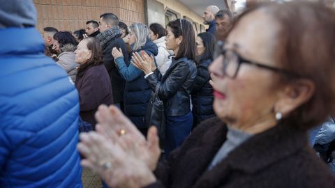 Los vecinos despidieron a �lex con aplausos en su funeral