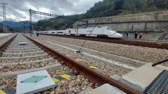 Un tren de Renfe en pruebas en la Variante de Pajares