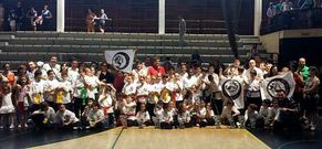 Los equipos del Kung Fu Zen en el campeonato gallego celebrado en Porri�o. 