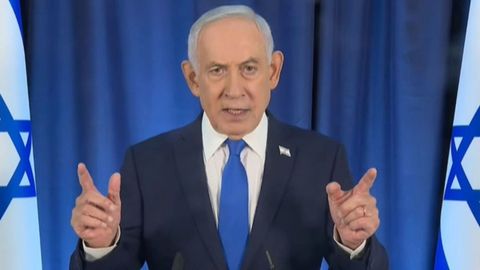 Fotograma del v�deo de Netanyahu, en el que la sombra del pliegue de su mano hace parecer que tiene un sexto dedo