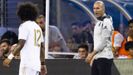 Zidane da instrucciones a Marcelo durante el partido contra el Atl�tico de Madrid