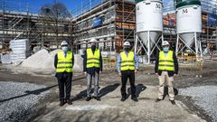 Rom�n Rodr�guez y Jos� Manuel Baltar, en el centro de la imagen, visitando las obras