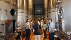 La bodega V�a Romana ofrecer� visitas y catas gratuitas a los trabajadores de la sanidad. En la imagen, una visita guiada a sus instalaciones