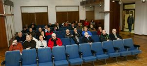 Solo medio centenar de socios acudieron a la asamblea, pero casi todos estuvieron de acuerdo con la directiva y hasta la felicitaron. 