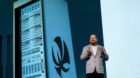 Cristiano Amon, CEO de Qualcomm, anunci&oacute; la nueva l&iacute;nea de procesadores Dragonfly en la feria Computex, en Taipei.