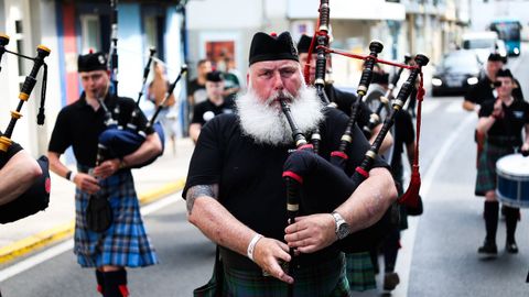 Actuaci�n de la Caledonian Cowboy Collectivo Pipe Band, el s�bado por la tarde por la villa