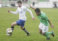 Hugo, a la derecha, marc� un tanto ol�mpico ante el Burela y lidera la tabla de goleadores. 