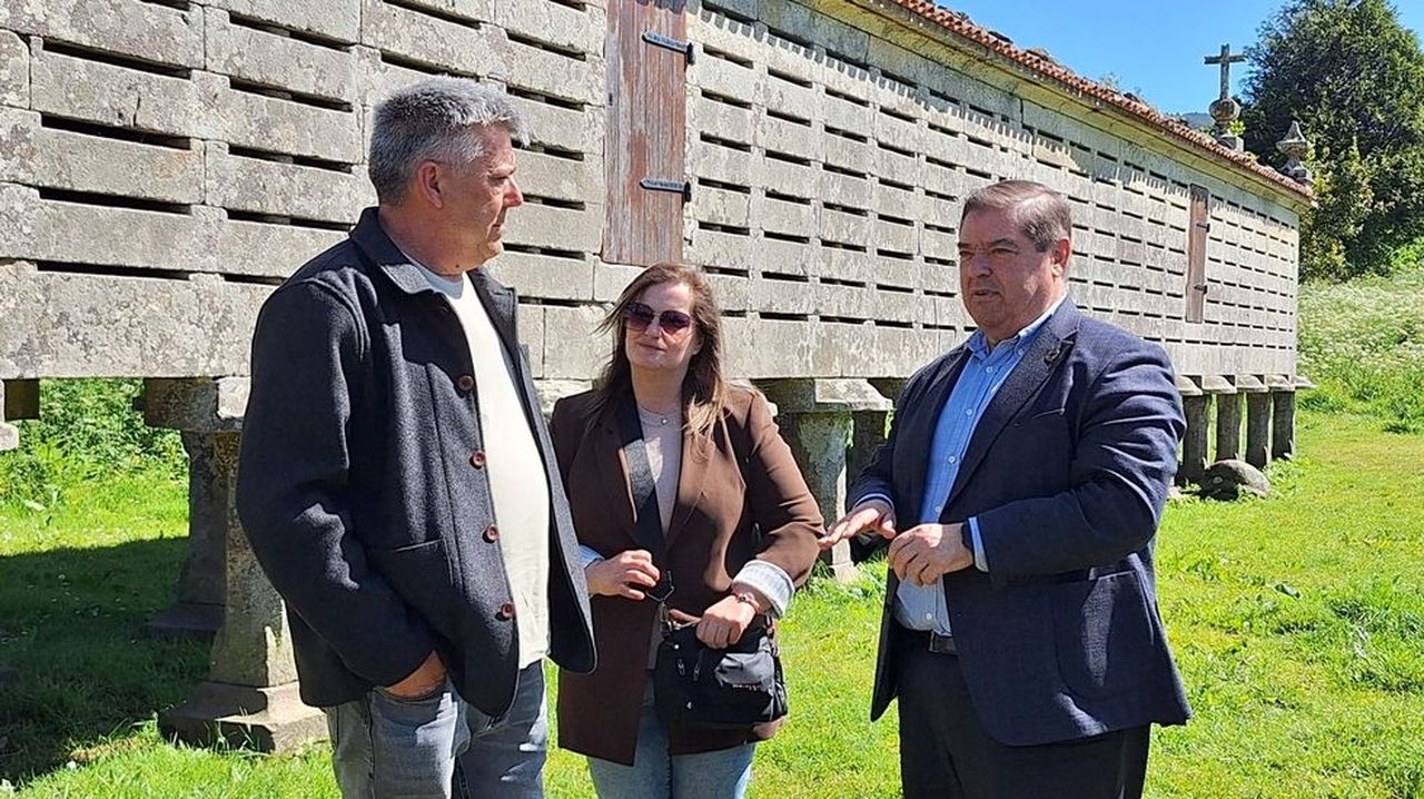 Julio Abalde ensalza en Carnota el valor de los hórreos como patrimonio inmaterial