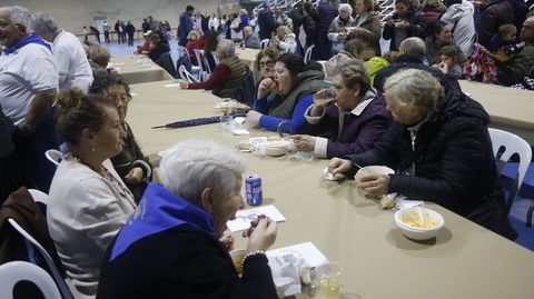 Degustacin de las raciones distribuidas por el Da de Narn.