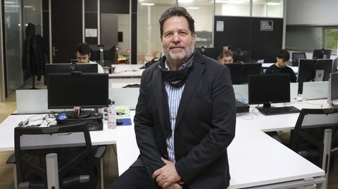 Lorenzo Rodr�guez en la sede de Balidea en Salgueiri�os, en el Edificio Witland (tienen oficinas en otras partes de Espa�a y en el extranjero). Aqu� se aportan soluciones que dan respuesta a las necesidades de sus clientes, ofreciendo servicios de tecnolog�a web y m�vil, consultor�a digital, desarrollo de software, ciberseguridad, soporte a usuarios e infraestructuras.