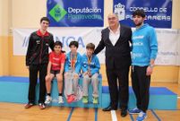 Pereira y L�pez, bronces en Ponteareas, con t�cnicos del club.