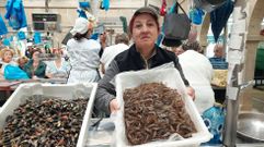 Camarn, una de las especies ms escasas de marisco este verano en las plazas de Pontevedra