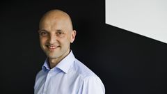 Peter Bang es Executive Director y CFO en Velux Finance