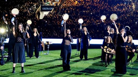 SondeSeu, interpretando en Bala�dos el tema de Madonna Like a Prayer en la noche de este viernes.