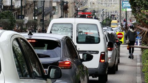 Intenso tr�fico en Vigo por el festivo del 1 de diciembre en Portugal