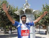 Rodrigo Corrales, posa con la camiseta de su equipo el Wis?a P?ock polaco. 