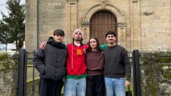 Enzo, David, Sandra y Bruno son cuatro de los siete miembros de la asociaci�n Sempr3  Larouco, que organiza la Festa do Xarrete. 