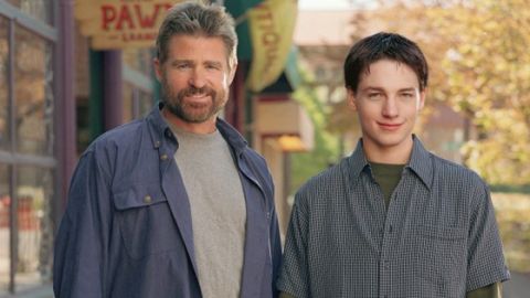 A la izquierda, Treat Williams, junto al actor que interpretaba a su hijo en la serie �Everwood�, Gregory Smith