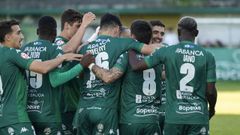 Jugadores del Arenteiro, celebrando una victoria.