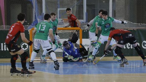 Lance del encuentro entre el Liceo y el Noia