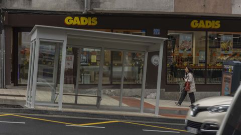 Marquesina de la N-550 en O Milladoiro, mal instalada durante las obras de humanizaci�n