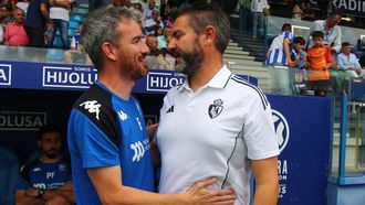 Rubén Domínguez, entrenador del Pontevedra, y Fernando Estévez, de la Ponferradina