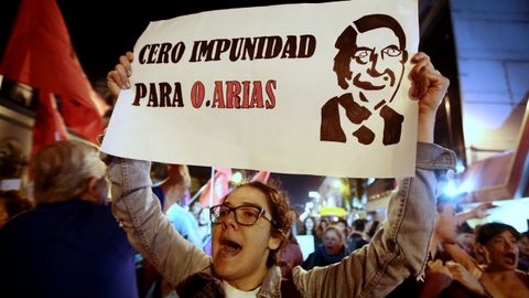 Grupos de manifestantes expresan su apoyo en las calles de San Jos�, capital de Costa Rica, a las mujeres que se atrevieron a denunciar al expresidente del pa�s