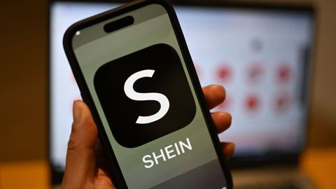 Logotipo de Shein en un tel�fono m�vil. Imagen de archivo.