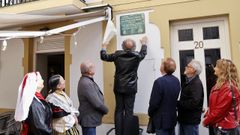 Descubren la placa en homenaje a Adolfo Anta Seoane en el nmero 20 de la calle Alameda