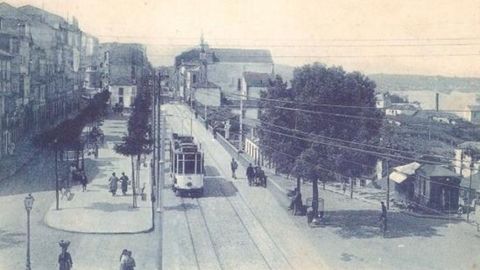 El bulevar a mediados del siglo XX, con el tranv�a,�cuya imagen se�va a intentar recuperar ahora con el proyecto del arquitecto Alfonso Penela.