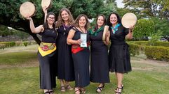 As Maianas recibi� el pasado d�a 23, durante la celebraci�n del D�a de Galicia, la medalla del Concello de Ames, donde surgi� el grupo hace 19 a�os. Ellas est�n especialmente orgullosas de ser reconocidas en casa, porque �� algo dif�cil�, pero siempre se han sentido bien acogidas por sus vecinos y apoyadas a nivel institucional, dicen.