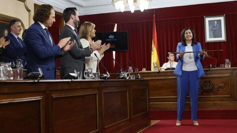 Los concejales del PP aplauden a Candia, que ya es alcaldesa