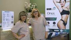 Clara Fern�ndez, una de las t�cnicas de l�ser, y Mar�a Ramos, encargada del centro de est�tica Bellum Ourense