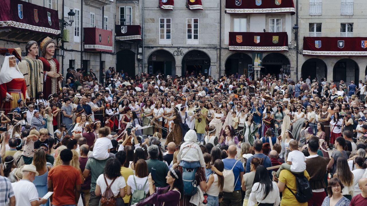 Viaje al pasado con recuerdo para la ola de incendios en la Festa da Istoria de Ribadavia
